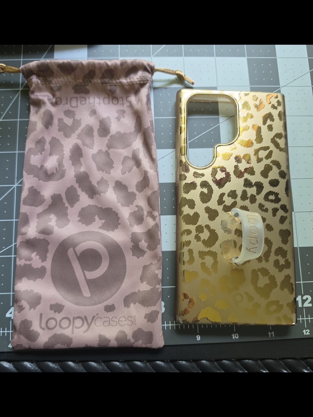 Loopy Case Gold Leopard Print Phone Case with Pouch. Samsung Galaxy S23 Ultra.